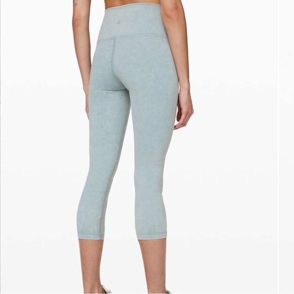 Lululemon Wunder Under High-Rise Crop Snow Washed 21"
Washed Chambray - Picture 2 of 7